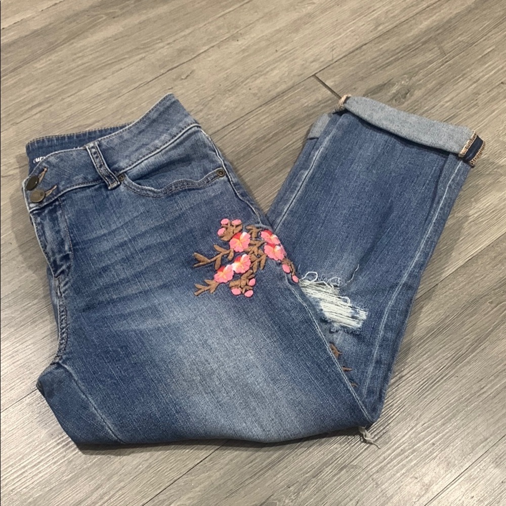 NY &‎ CO SOHO Floral Embroidered Stretch Curvy Cropped Boyfriend Jeans size 6